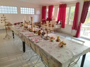 Jetset Parisian Holiday Home - Cesson