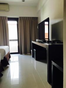 Phòng Hai Giường Đơn Loại Sang (Deluxe Twin Room)