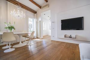 Colleoni Apartment with 2 Superb Terraces