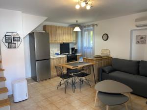 Romantic maisonette in the heart of Pythagoreio RH door