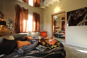 BELLAVISTA EXCLUSIVE B&B in zona centrale con piscina riscaldata-Jacuzzi vista lago LA COLAZIONE viene servita in una pasticceria esclusiva in centro-vicina alla struttura-animali di piccola taglia ammessi su richiesta