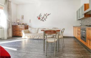 2 Bedroom Cozy Apartment In Igea Marina