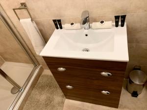 Nutclough Cottage - Log Fire and Valley View - Sleeps 2