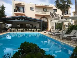 New York Plaza Hotel Apartments - Paphos