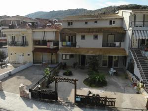Kardanis house