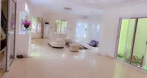 Daryl House - Niadyorane