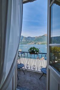 Double or Twin Room with Lake View room in Hotel Villa Aurora