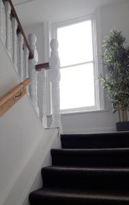 April Lodge The Chine- A Spacious Studio-Beach-Parking-Couples-Professionals-Long Stays