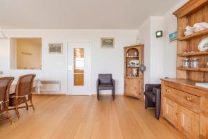 Kindvriendelijk app met frontaal zeezicht &garage