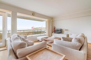 Kindvriendelijk app met frontaal zeezicht &garage