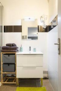 Appartements PARIS Proche : Studio tranquille et cosy : photos des chambres