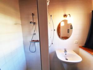 Maisons de vacances ⁂⁂ GITE LES HERABLES [CLEDICIHOME] Gite de charme // JACCUZI // SALLE DE JEUX ⁂⁂ : photos des chambres