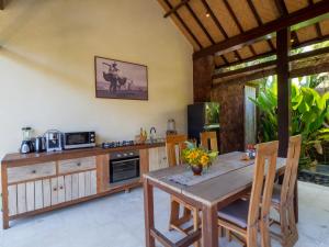 Ruby Romance Oceanside Villas