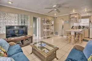 Cozy Ormond Beach Bungalow Steps to the Sand - Ormond-by-the-Sea