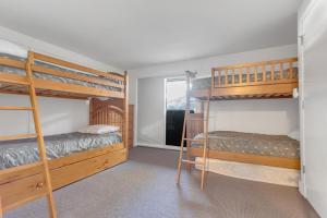 Stylish, Remodeled Condo - Creekside #14