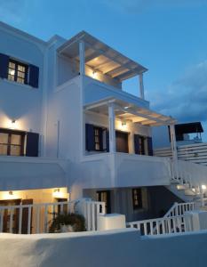 Lefteris Houses