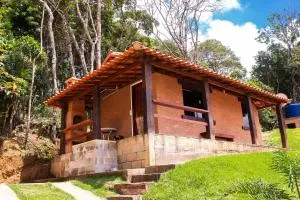 Incrível chalé com churrasqueira em Lima Duarte - MG - 利马杜阿蒂