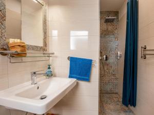 studio app Dea in the center