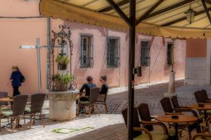 studio app Dea in the center