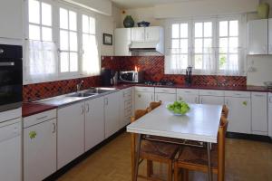 Maisons de vacances Holiday home with sea view, Plouhinec : photos des chambres