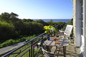 Maisons de vacances Holiday home with sea view, Plouhinec : photos des chambres