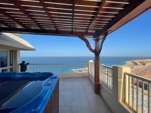 Amazing sea view Penthouse Apartment in Pyramids Porto El-Sokhna