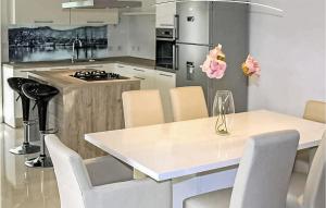 3 Bedroom Lovely Home In Vodice 