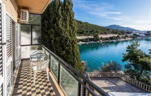 2 Bedroom Lovely Apartment In Klek