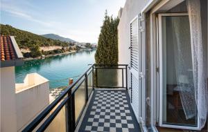 2 Bedroom Lovely Apartment In Klek