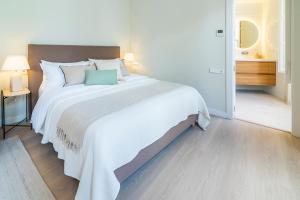 Córdoba Home Center Suites - Free parking for VW Golf or similar