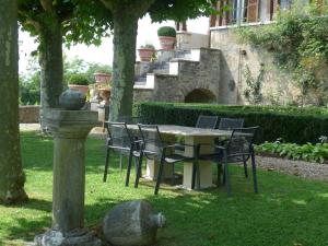 Maisons d'hotes Clos de Mont July, chambres avec vue et terrasse dans demeure historique : photos des chambres