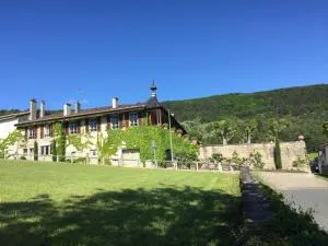 Clos de Mont July, chambres avec vue et terrasse dans demeure historique - Hautecourt