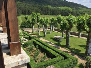 Maisons d'hotes Clos de Mont July, chambres avec vue et terrasse dans demeure historique : photos des chambres