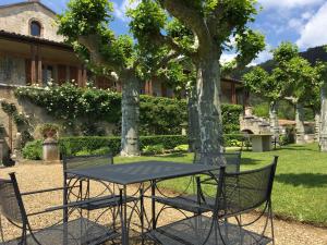 Maisons d'hotes Clos de Mont July, chambres avec vue et terrasse dans demeure historique : photos des chambres