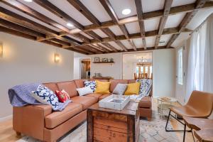 5 bd w Hottub - mins to Hunting Hiking & Fishing