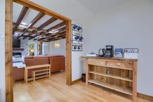 5 bd w Hottub - mins to Hunting Hiking & Fishing
