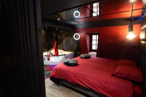 Appart'hotels Capsule Secret - Jacuzzi - Netflix & Home cinema - Jeux de couple - Barre de pole dance : photos des chambres