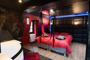 Appart'hotels Capsule Secret - Jacuzzi - Netflix & Home cinema - Jeux de couple - Barre de pole dance : photos des chambres