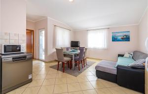 1 Bedroom Lovely Apartment In Razanac 