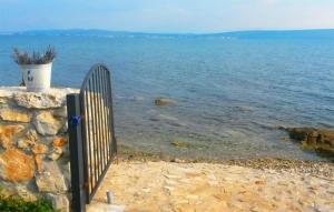 Beautiful apartment in Dobropoljana with 2 Bedrooms