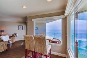 Work Friendly Oceanfront SURF25 Condo