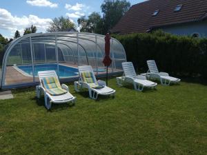 schönes Ferienhaus mit grossen Pool 250 m vom Balaton