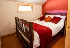 Hakuna Matata Safari Lodge - Sublime, off-grid digital detox with hot tub