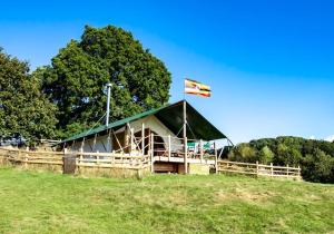 Hakuna Matata Safari Lodge - Sublime, off-grid digital detox with hot tub