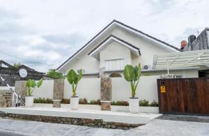 3 Kamar Villa dekat Pakuwon Mall Jogja 9 Tamu, Siji Gempol