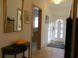 Weisses-Haus-am-Kurpark-Fewo-Gartenblick