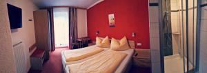 Double Room with Balcony room in Hotel Pension Oswald