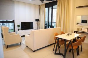 New Arcoris 6 Pax 2 BR with Pool View Mont Kiara - BOHO