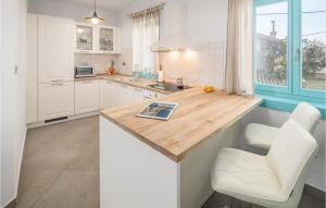 4 Bedroom Gorgeous Home In Boljun