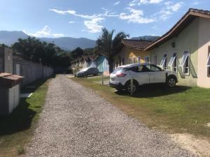 CASA 2 DORM UBATUBA PRAIA MARANDUBA no CONDOMINIO BRISAS DA PRAIA com Wifi Gratis, CHURRASQUEIRA 02 Vagas Garagem